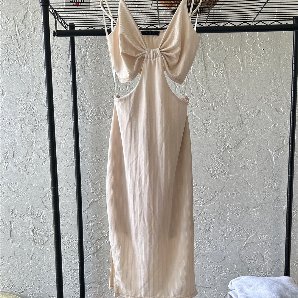 SIDE CUT OUT MIDI DRESS IN CREAM